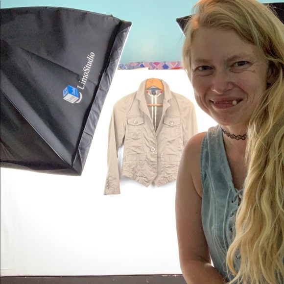 Meet your Posh Ambassador, Amber!! - Picture 2 of 8